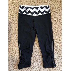 Lululemon Black and White Crop Leggings Size 4